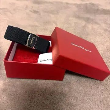 새상품급 살바토레 페라가모 리본 머리핀 블랙 바라