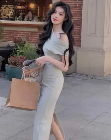 수입 그린 원피스 오픈 숄더 무릎 기장 스타일리쉬
