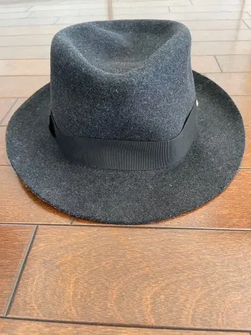 헬렌카민스키 울 차콜 그레이 햇 리본 포함