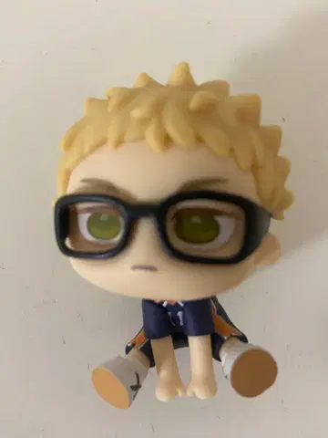 하이큐 큐룽하게 쳐다보는 포즈 츠키시마 케이