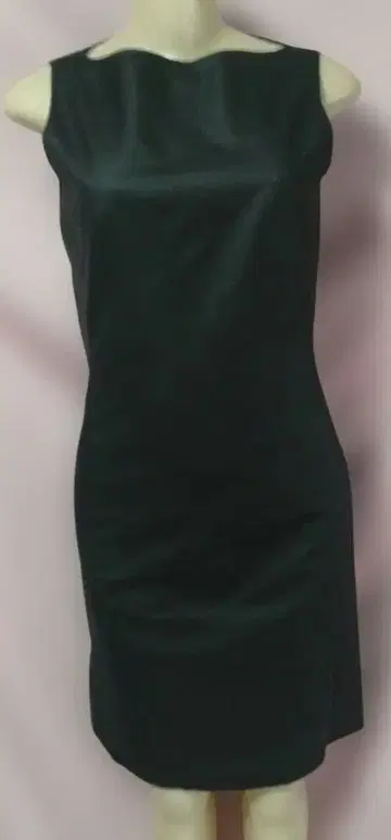 블랙 슬리브리스 무릎 기장 원피스