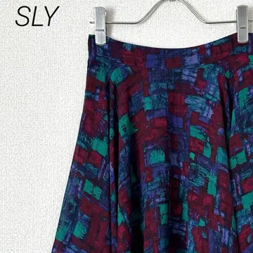 SLY 미디 스커트 플레어 올 패턴 패턴 스커트 시스루 안감 부착 개성적