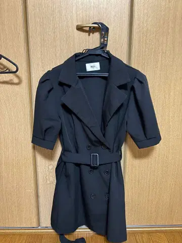 RiLi tokyo 블랙 트렌치코트 스타일 반팔 원피스