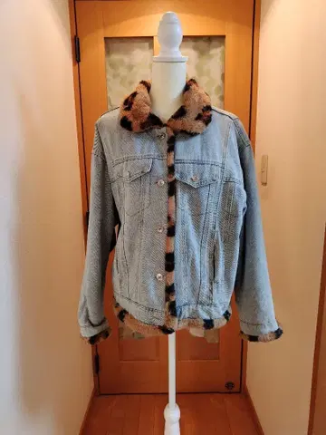 레오파드 퍼 달린 데님 자켓