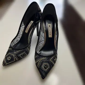 다이애나 블랙 자수 하이힐