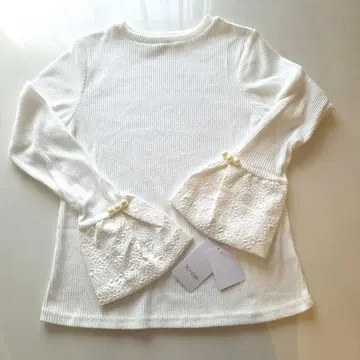 &.NOSTALGIA 펄 플레어 슬리브 니트 화이트