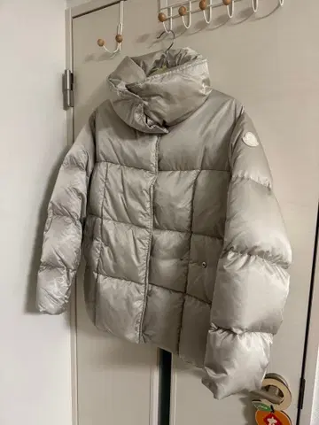 실버 다운 자켓 엠블럼 포함