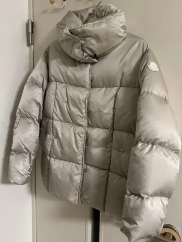 실버 다운 자켓 엠블럼 포함