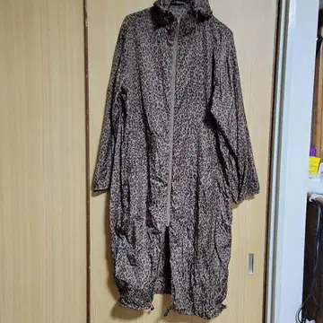 Journal Standard 레오파드 무늬 후드 부착 롱 코트