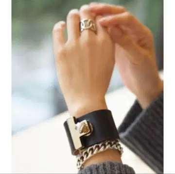 새상품급 MAISON BOINET 메종 보네 가죽 뱅글 M 사이즈