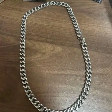 실버 체인 목걸이