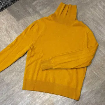 유니클로 100% 캐시미어 터틀넥 스웨터