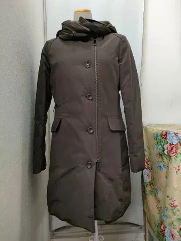 세븐티 브라운 다운 코트