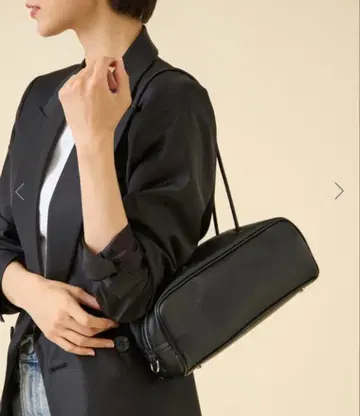 앤드미큐 KAKU 숄더백 블랙