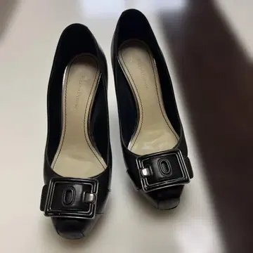 핑키&다이앤, 블랙 버클 하이힐 펌프스