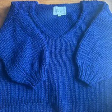 I love Me. Mittens 네이비 V넥 스웨터