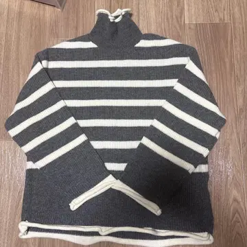 허그유 스트라이프 터틀 니트