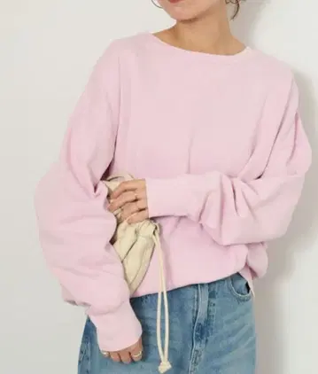 [ HOLIDAYS COMFORT ] 빈티지 가공 로고 맨투맨