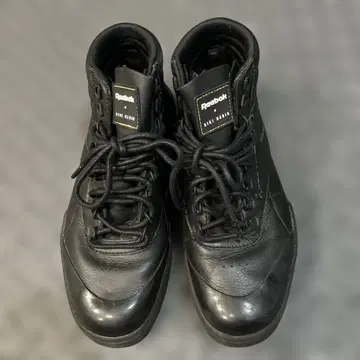 지지 하디드 리복 스니커즈