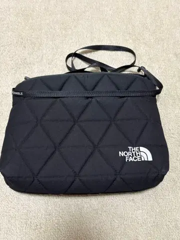 THE NORTH FACE 퀼팅 숄더백 블랙