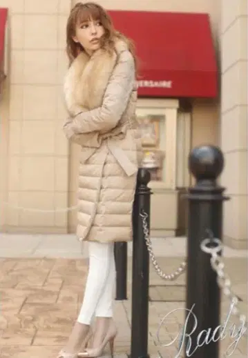 퍼 달린 베이지 롱 다운 자켓 49