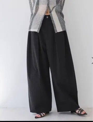 지나시스 배럴 레그 볼륨 팬츠 블랙 M