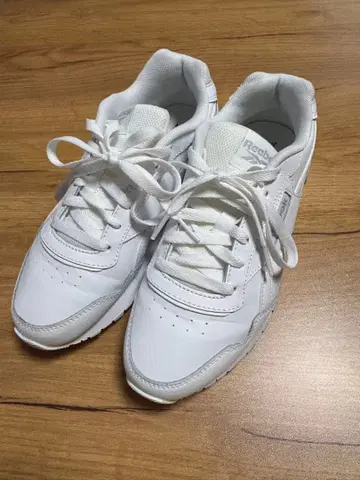 Reebok 리복 화이트 스니커즈 24cm