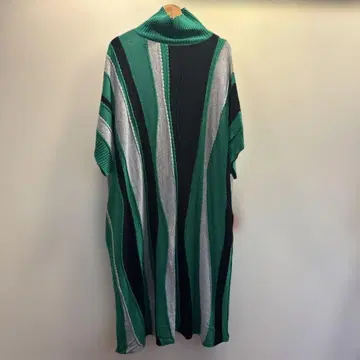 변형 스트라이프, 돌먼 니트 원피스 그린