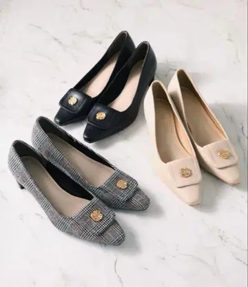 스퀘어토 골드 파츠 플레이트 힐 펌프스 블랙