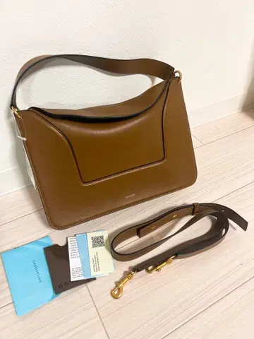 WANDLER 브라운 숄더백