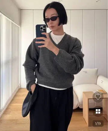 POIK 세미 크롭 V넥 니트