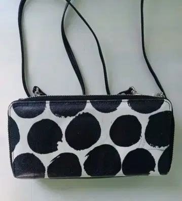 한정판 Kawa-Kawa 도트 무늬 가죽 숄더백 카와카와 지갑