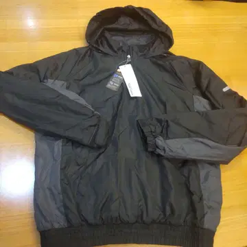 후드 부착 블랙 점퍼