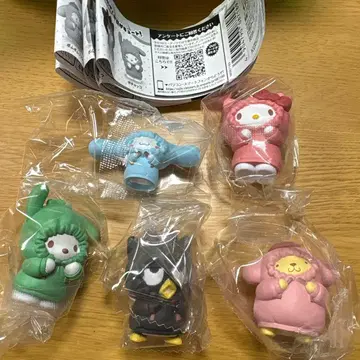 산리오 캐릭터즈 므규므규! 후드티 피규어