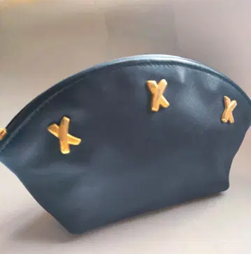 다크 블루 파우치 골드 모티브 포함
