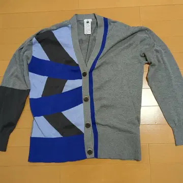 새상품급 SOV. 그래픽 V넥 가디건 38