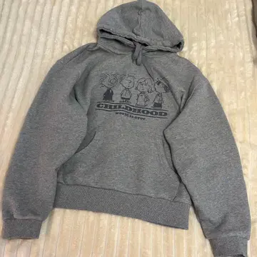 CHILDHOOD 후드 부착 후드티 그레이