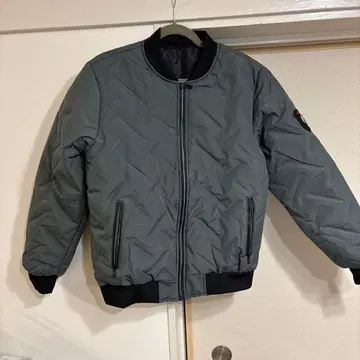 그레이 퀼팅 봄버 자켓