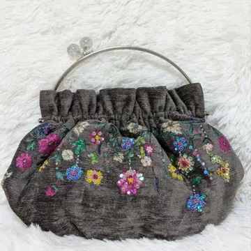 새상품급 싱크비 Think Bee! 비즈 자수 금장 핸드백