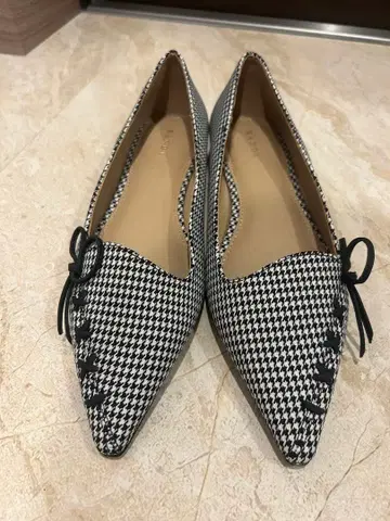 체크 무늬 스틸레토 플랫슈즈