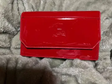 레드 패턴트 레더 플랩 파우치