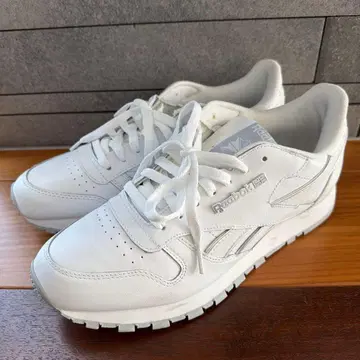 리복 클래식 레더 화이트 스니커즈