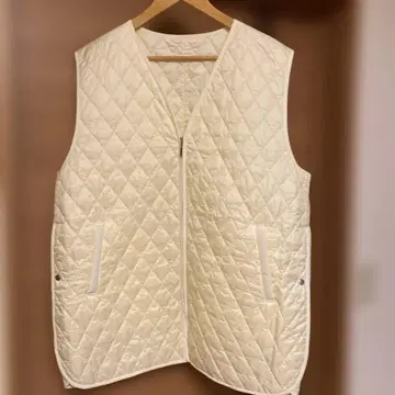 새상품 아이보리 퀼팅 베스트