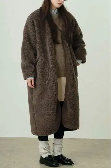 이짜카매니아 보아 롱 코트 모카 브라운