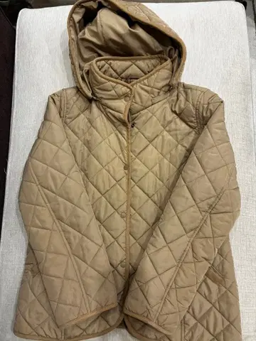 베이지 퀼팅 자켓 후드 부착 빔즈하트