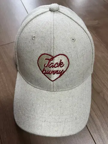 하트 자수 라이트 베이지 캡