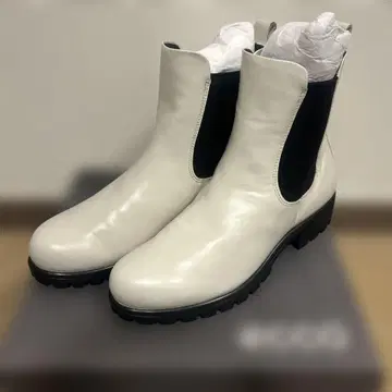 미사용 새상품 ecco 부츠 화이트 가죽 사이드 고어 부츠 24.5cm