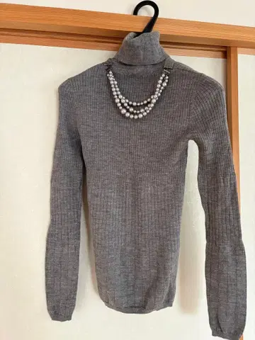 그레이 터틀넥 스웨터 S 사이즈