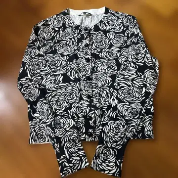 BANANA REPUBLIC 꽃무늬 가디건 M 사이즈