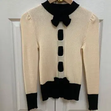 미사용 새상품 M'S GRACY 리본 리브 니트 스웨터 40